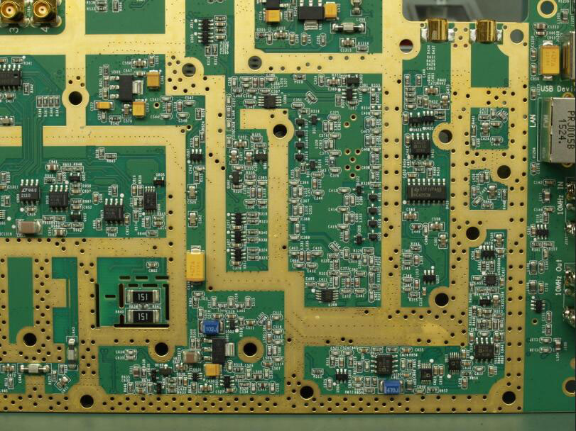 An RF signal generator circuit